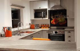 Ruth's Refresh Shropshire Country Retreat with Private Hot Tub & Stunning Views - Foto 1