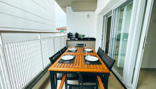 ACONCHEGANTE E MODERNO APARTAMENTO PERTÍSSIMO DA PRAIA - Foto 3