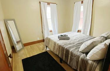 Lux 3BR, Steps from Airport, U of R & Grocery Stores - Foto 8