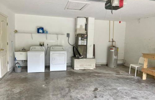 Room 3 - Cozy Queen (Shared Bathroom) - Foto 8