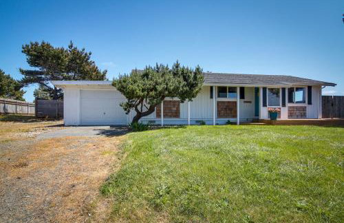 Central Bandon Retreat with Deck Less Than 1 Mi to Beach! - Photo 24