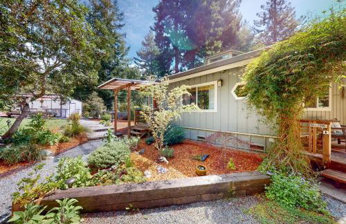 Mendocino Cozy Cabin-Large Patio Grill & Garden - Photo 20