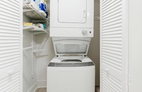 Waterfront Retreat Views, Pool, Hot Tub, Gym Walk to Beach & Boca Resort! - Photo 15