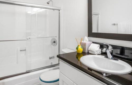 Luxury Pool View Spa Suite-Massage Chair-Steam Sauna-Welcome Champagne ! - Foto 49