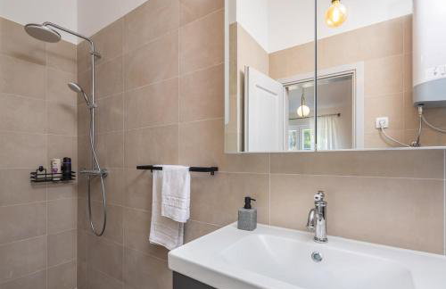 Beachfront villa Pensa private pool, 3-bedroom - Foto 29