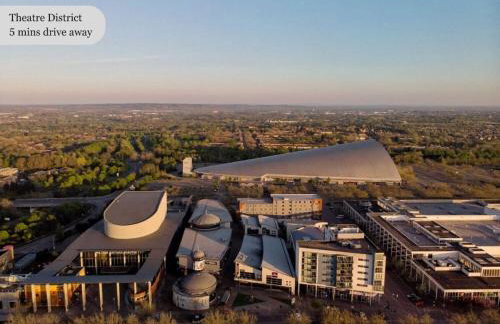 Luxury House with Pool Table, Sky TV, Netflix, Fast Wifi, Garden & Free Parking by Yoko Property - Photo 30