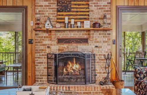 Chesnutt Cabin - Riverfront, Fire Pit, Game Room, Wifi, Screen Porch, View, King Bed - Foto 12