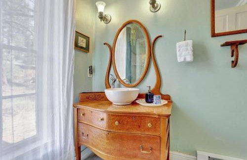 Timeless Pineview Cottage Hot Tub & Pet Friendly - Photo 30