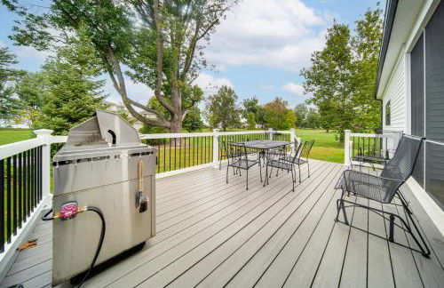 Walk to Lake Erie Sleek Retreat with Screened Patio - Foto 23