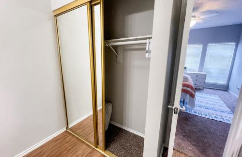 Family Retreat - Near Shopping, Dining & Beach - Foto 16