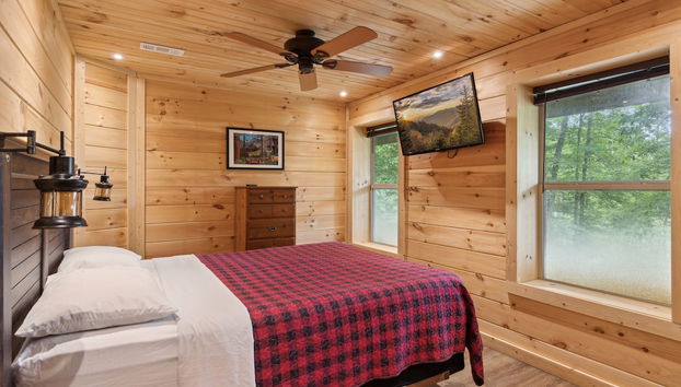 Blue Hawk Hideaway 3 Bedroom Cabin by RedAwning - Foto 3, Habitación