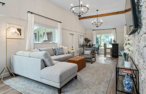 The Susser Estate with Dock Hot Tub Game Room - Foto 8