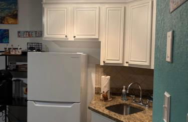 Seawall Breeze One bedroom Condo in Galveston - Photo 5