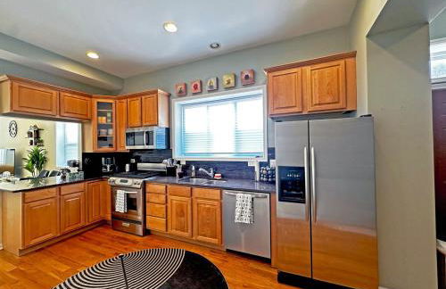 Spacious and Modern 3BD 2BA Home- Garage Parking! - Foto 5