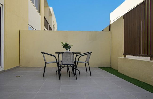 Elegant 3 BR Dubai South - Photo 18