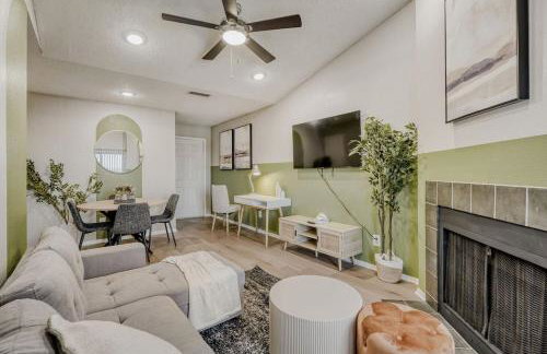 Urban Chic Getaway 2B - Sleeps 6 - Pool Prkg, WD - Foto 7