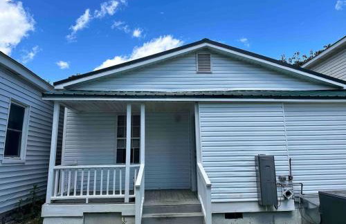 Orange Crush Cottage- Downtown Beaches & Dining - Photo 18