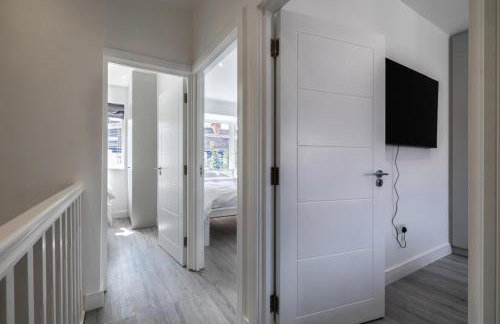 Modern home with driveway parking for 2 vehicles, near Tottenham Hotspur Stadium, White Hart Lane Train Station - Foto 20