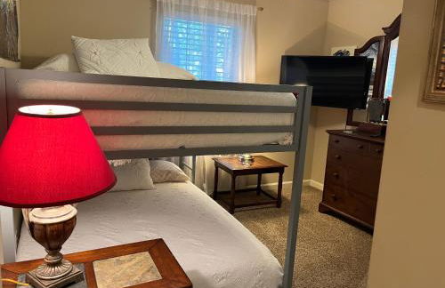 Classic City 3 bedroom 2 bath condo with deck close to UGA, Five Points, and Memorial Park in Athens - Photo 2