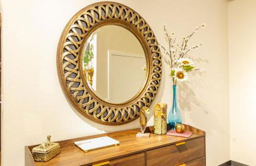 Stylish South Hill Retreat Queen Bed and Sofa Sleeper Full Kitchen Free Parking - Foto 45