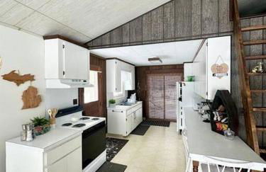 Lakeside Loft - Walk to Lighthouse County Park - Photo 6