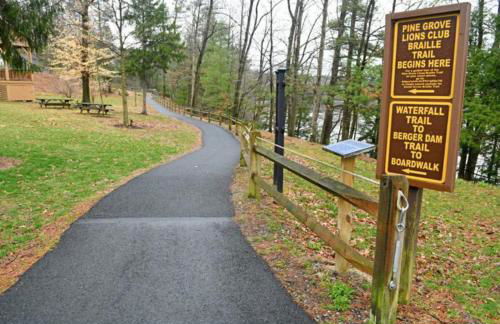 ‘Scenic Escapes’ Romantic Pine Grove Getaway! - Foto 47