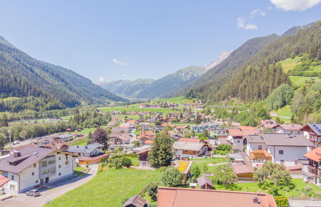 Christian - Photo 17