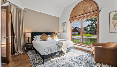 Golf-Side Luxe Escape Sleeps 13 Hot Tub & Theater - Foto 5