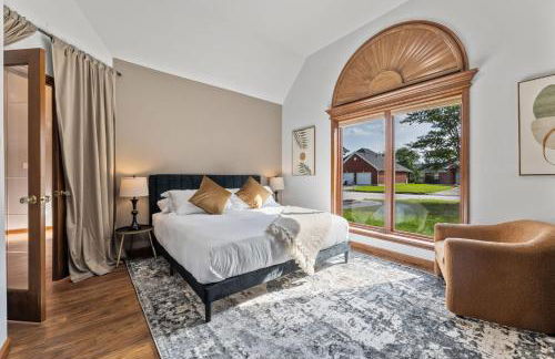 Golf-Side Luxe Escape Sleeps 13 Hot Tub & Theater - Foto 5