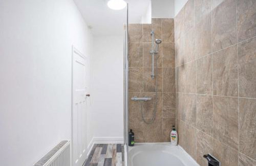 Walk to the Beach- Family-Friendly 4BR-Parking - Foto 26