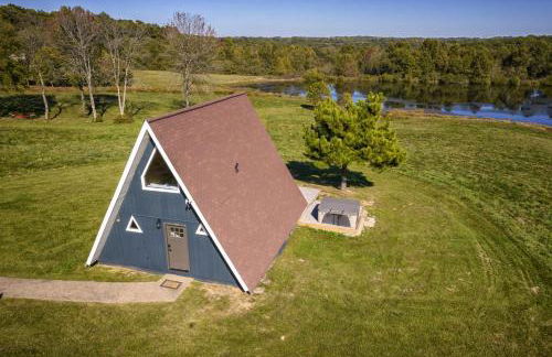 Cozy 2BR A-Frame Cabin w Hot Tub & Lake Views - Foto 1