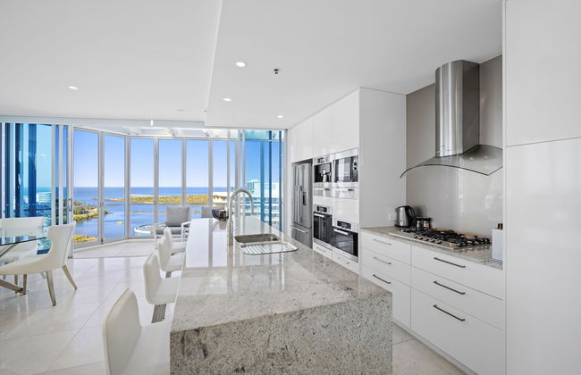 Reflection Tower Two - Photo 34