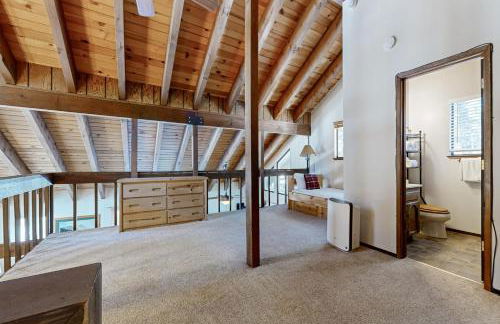 Less Than 2 Mi to Tahoe Donner Ski Resort Serene Retreat - Foto 17