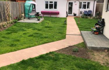 Rose Lodge - Photo 1