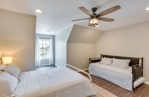 Unwind Fireside Wills Point Gem with Hot Tub and Pond - Foto 20