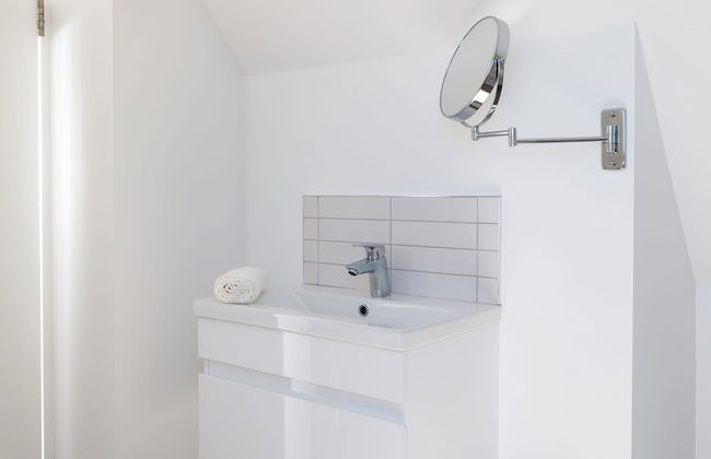 Gorgeous Home for 12 - Walk to Beach - Sea View - Photo 42