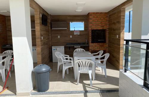 No Atalaia, Fort Poseidon rua do Atalho a 700 metros da praia do Atalaia, apartamento novo decorado, varanda, sala de estar e jantar, 02 suítes, 03 banheiros, lavanderia, cozinha, piscina, churrasqueira, salão de jogos, vista parcial das dunas e mar - Photo 57