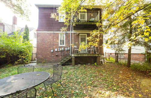 Ferndale Apartment with Yard - Near the Detroit Zoo! - Foto 18
