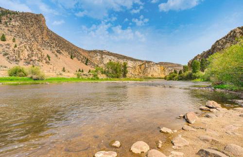 Riverfront Montana Log Cabin with Mountain Views! - Foto 40