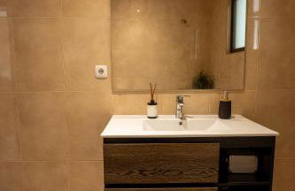 Countryside house with a pool and fireplace - Photo 45