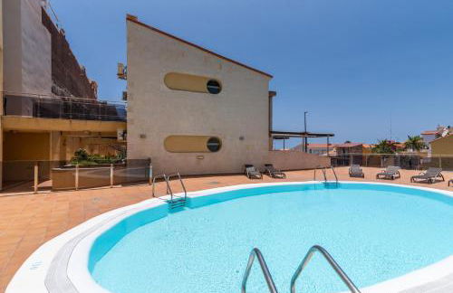 Cozy 2BR Retreat With Big Terrace, Peaceful Stay Minutes Away From the Beach - Foto 31