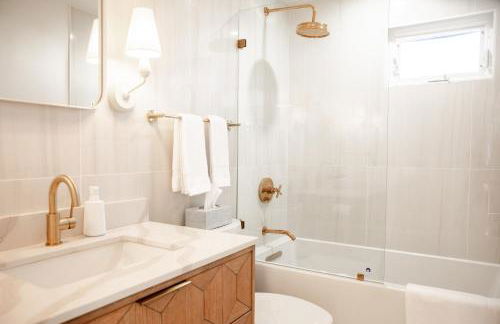 Renovated Cape Near Beach with Fire Pit - Foto 9