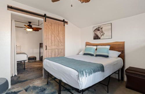 Next to Downtown Huge yard with Parking - Foto 31