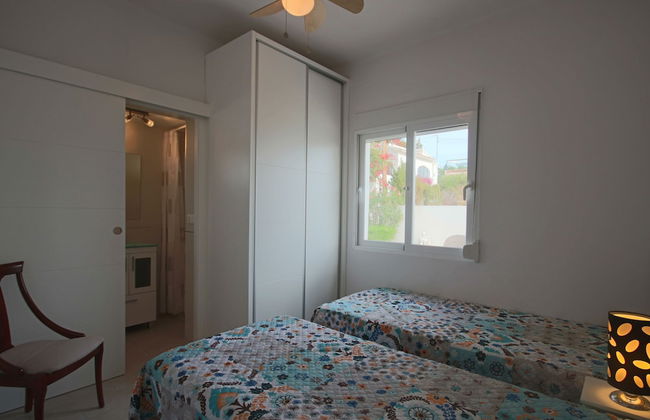 Private Family Retreat With Pool Short Walk to the Sea - Foto 4