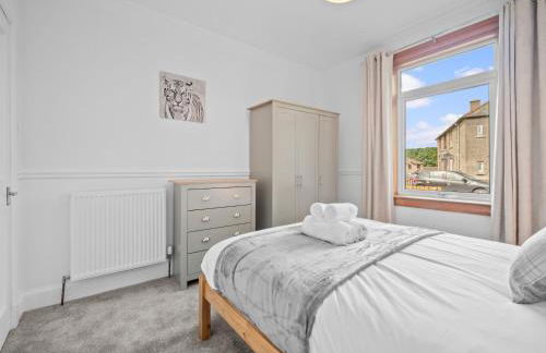 Whiteside 3 Bedroom Apartment - Bathgate - Photo 5