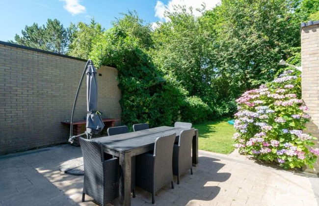 Radiant Bungalow With Patio at Duinland - Foto 30