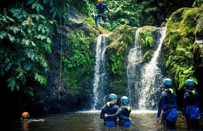 Ribeira dos Caldeirões Canyoning Activity - Foto 1