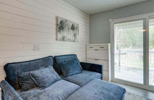 10 Mi to Lake Conroe Couples Retreat with Porch! - Photo 4