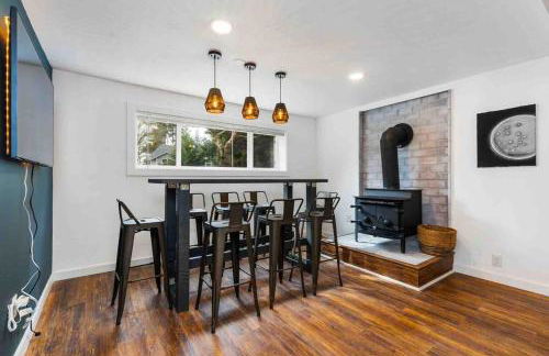 Luxury Living - Kirkland Stylish Home - Prime Spot - Photo 12