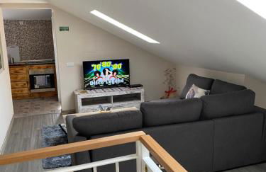 Lovely newly refurbished, 1 bedroom top floor apartment with sea views, fast WI-FI CABLE TV and Netflix - Foto 13